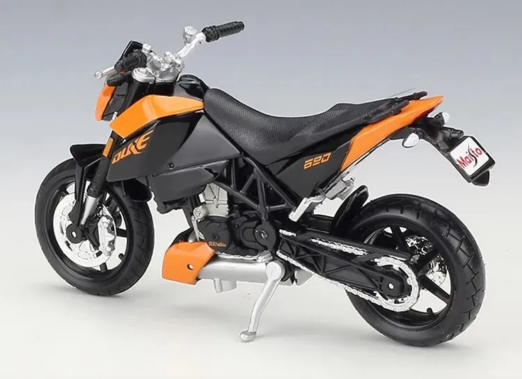 1:18 KTM 2008 690 Duke