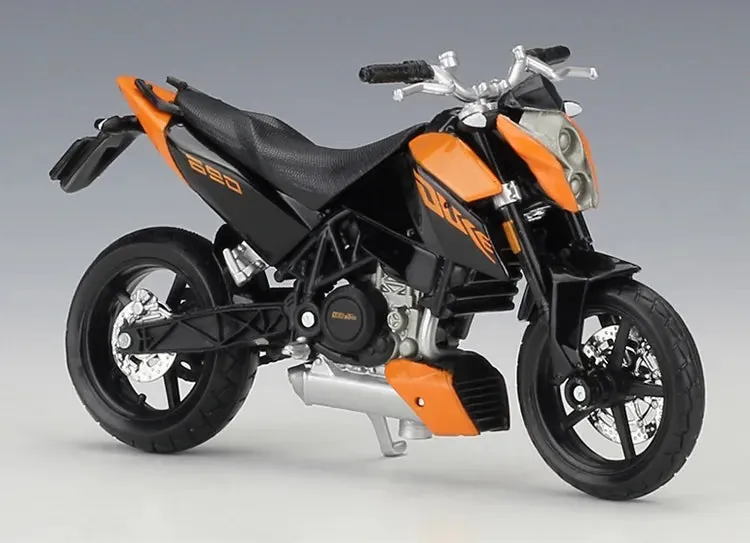 1:18 KTM 2008 690 Duke